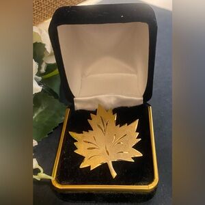 Rare🍁 Early D’Orlan Sterling Maple Leaf Brooch; Signed only with Flower; giftbox